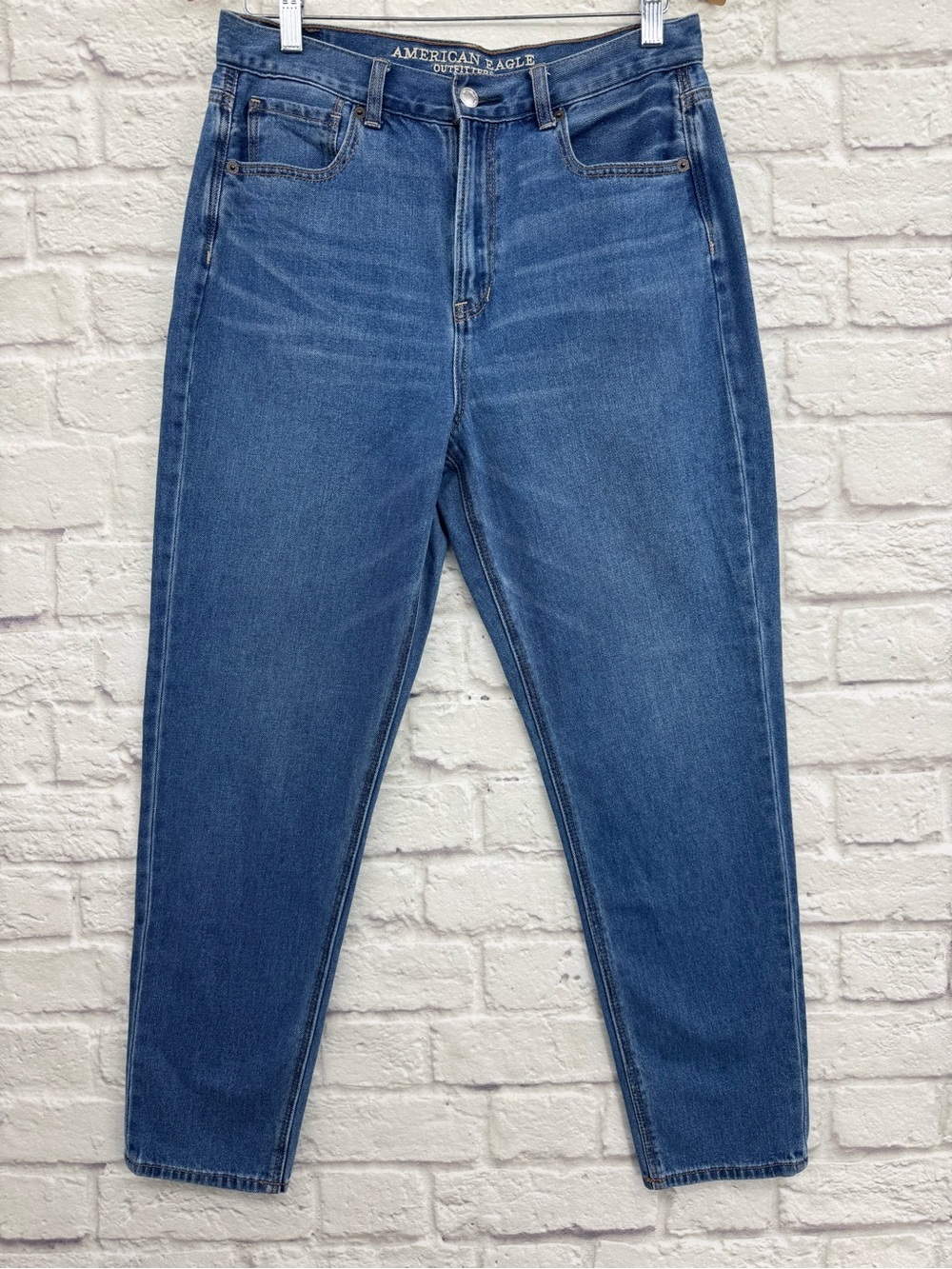 AMERICAN EAGLE MOM JEAN WOMEN’S SIZE 8 REGULAR MEDIUM WASH DENIM